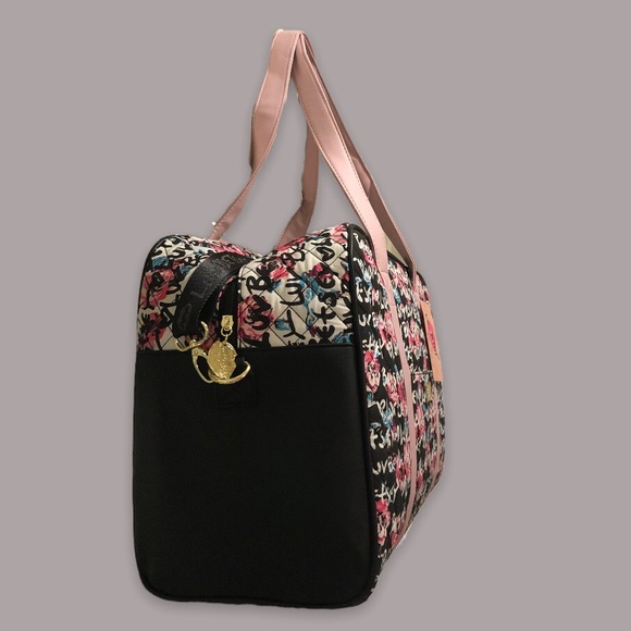 💋 Quilted Weekender Bag, Soft Pink Straps Luv Betsey - Black Floral Krush - Picture 6 of 11